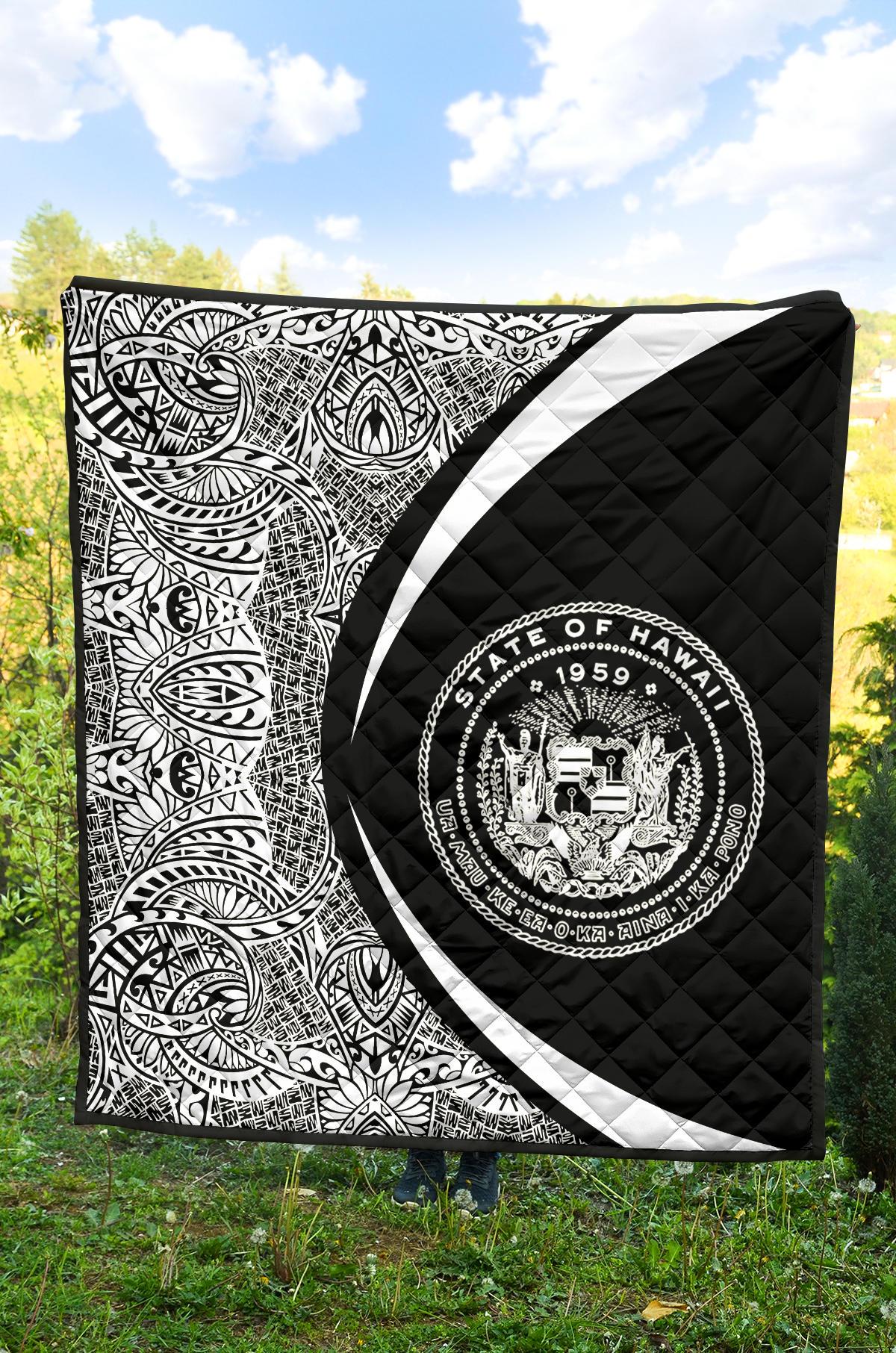 Hawaii Coat of Arms Polynesian Black And White Premium Quilt - Circle Style Black And White - Polynesian Pride