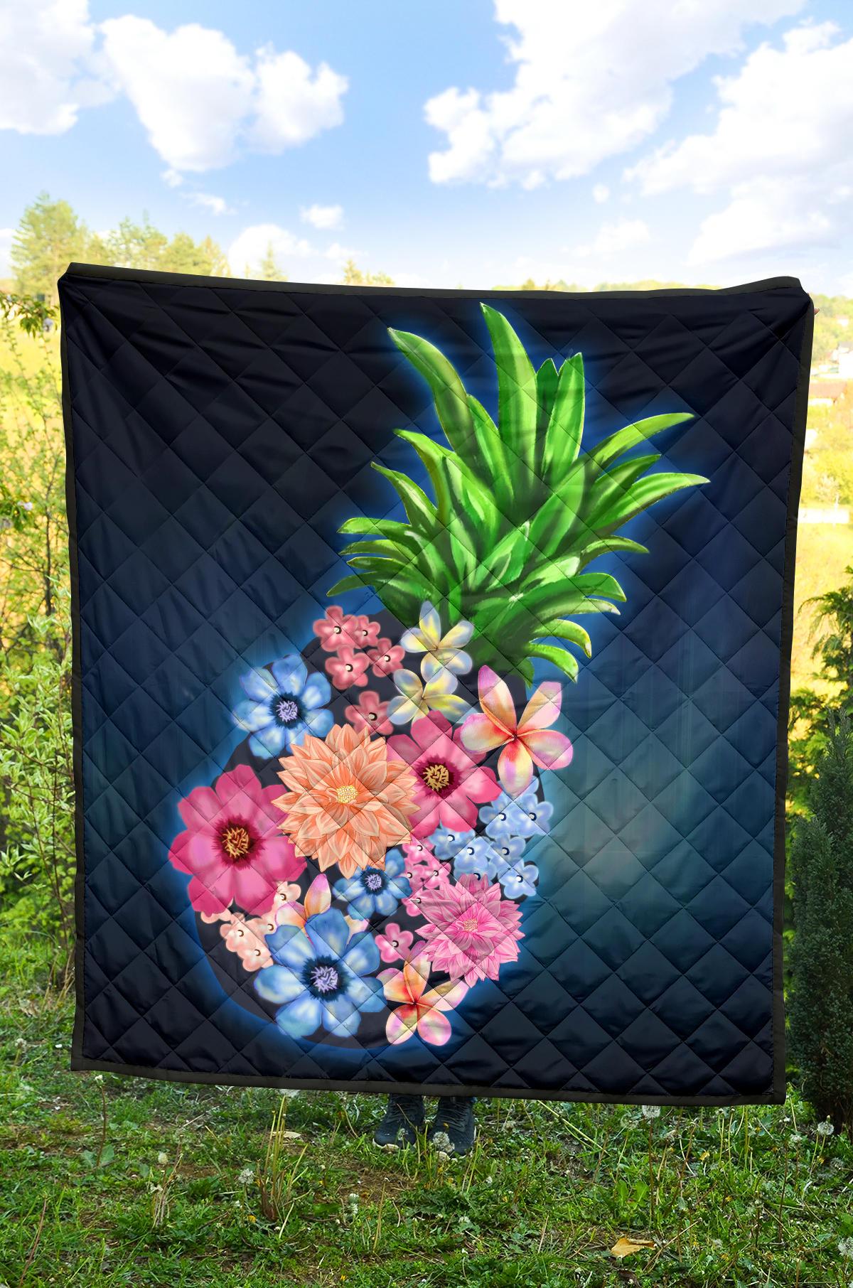 Pineapple Hibiscus Pattern Premium Quilt - Polynesian Pride