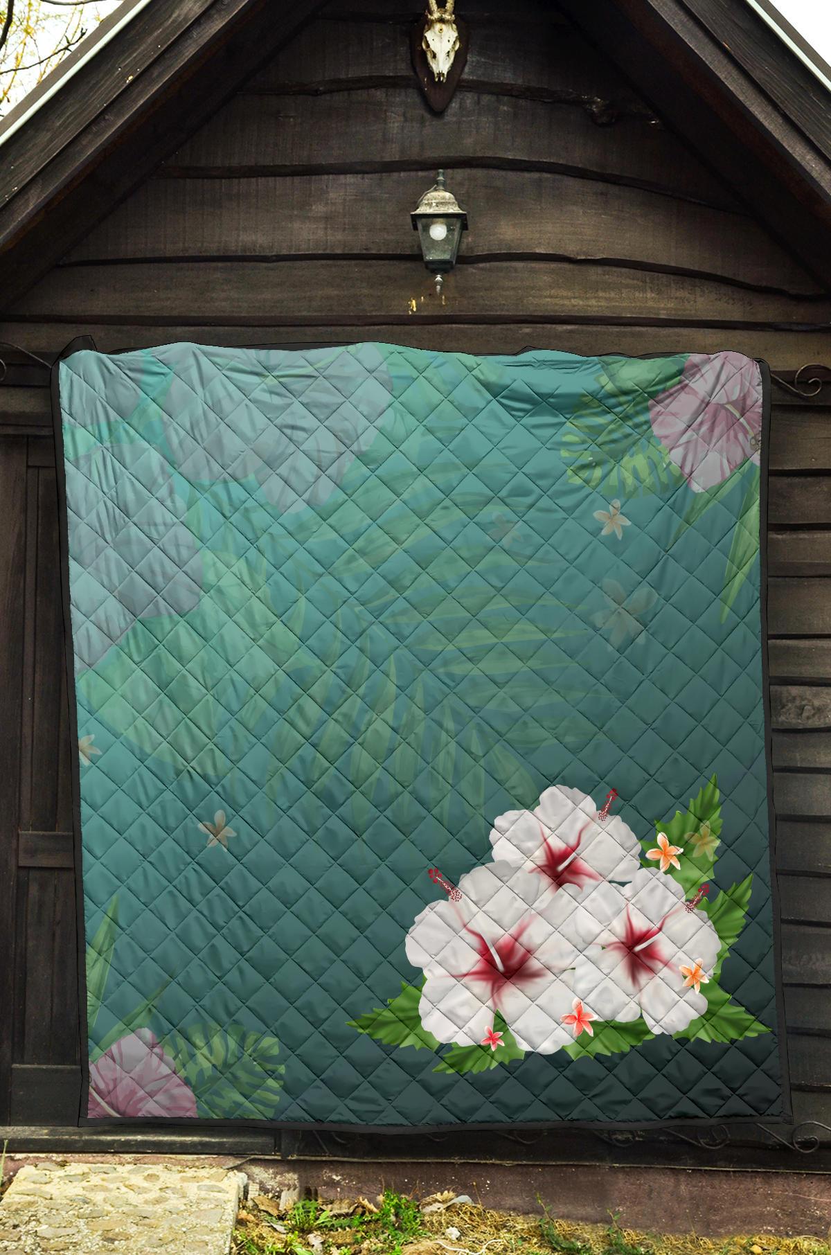 White Hibiscus Premium Quilt - Polynesian Pride