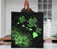 Hawaii Hibiscus Map Hidden Polynesian Green Premium Quilt - Polynesian Pride