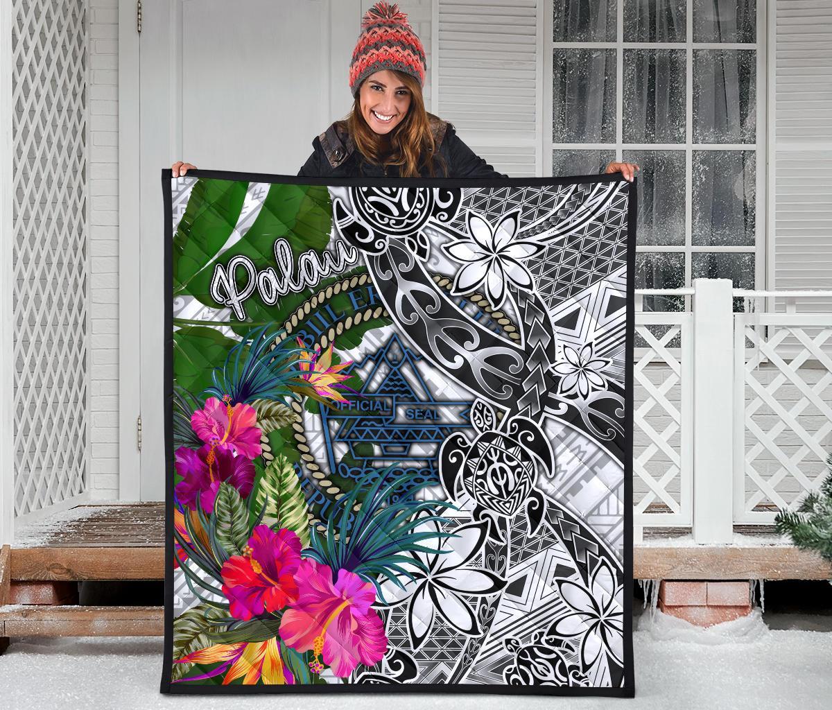 Palau Premium Quilt White - Turtle Plumeria Banana Leaf Crest - Polynesian Pride