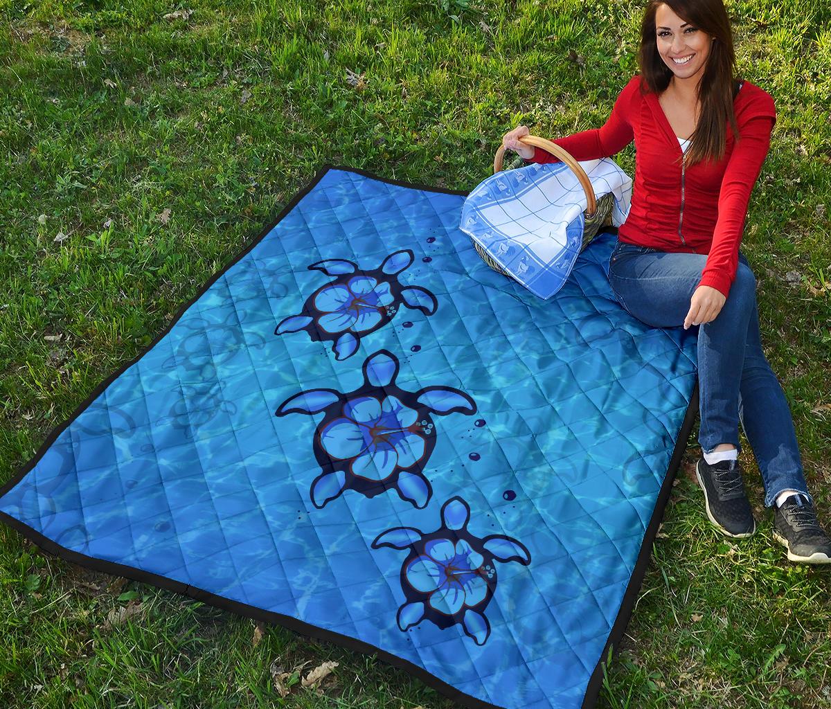 Turtle Hibiscus Swim In Sea Premium Quilt - Polynesian Pride