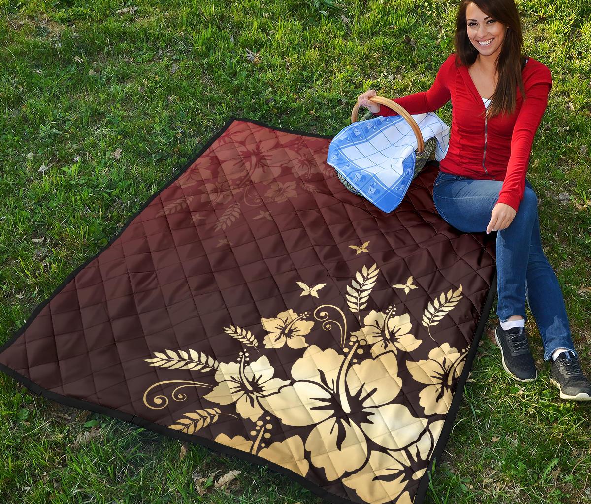 Golden Hibiscus Premium Quilt - Polynesian Pride