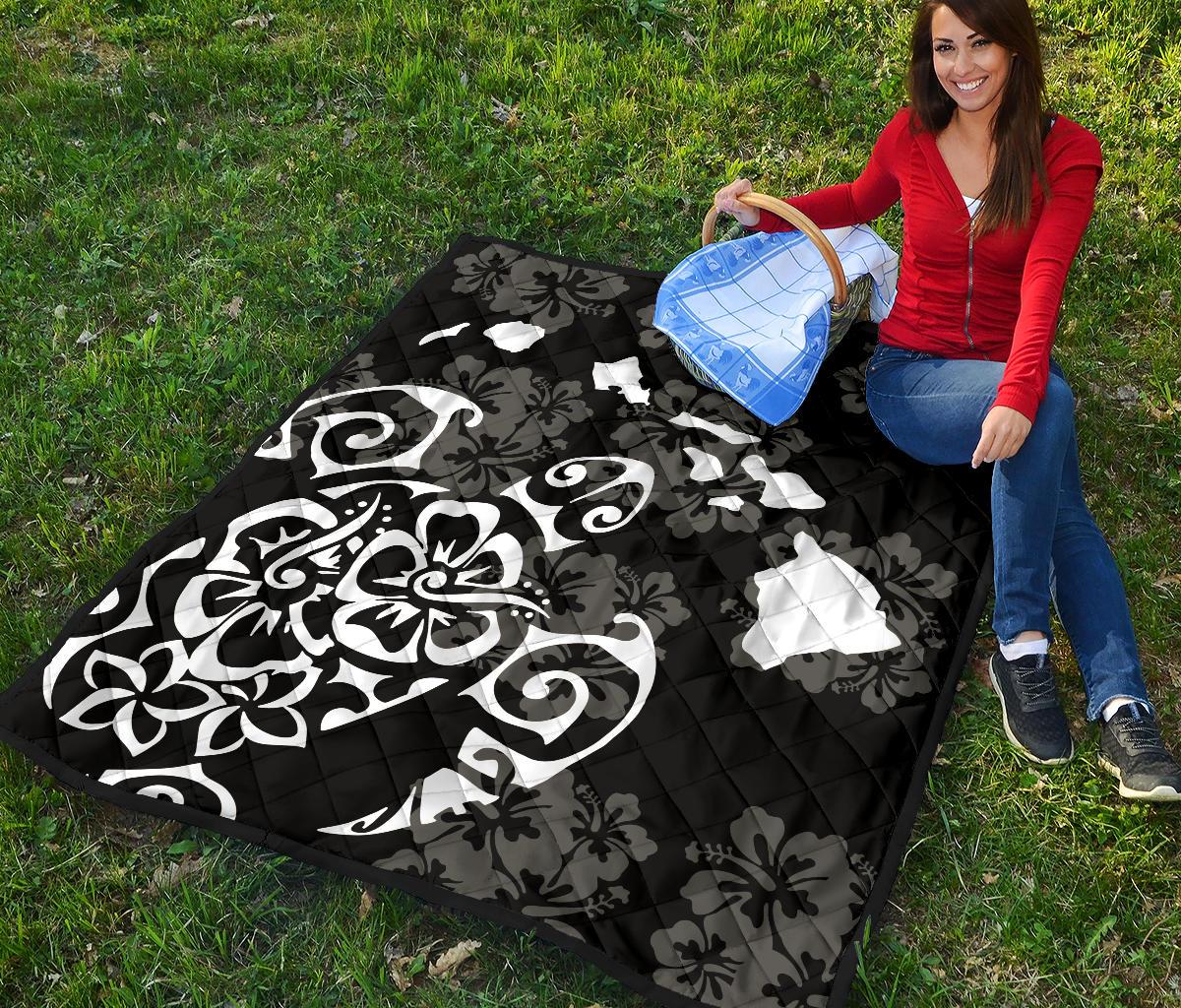 Turtle Hibiscus Map White Premium Quilt - Polynesian Pride