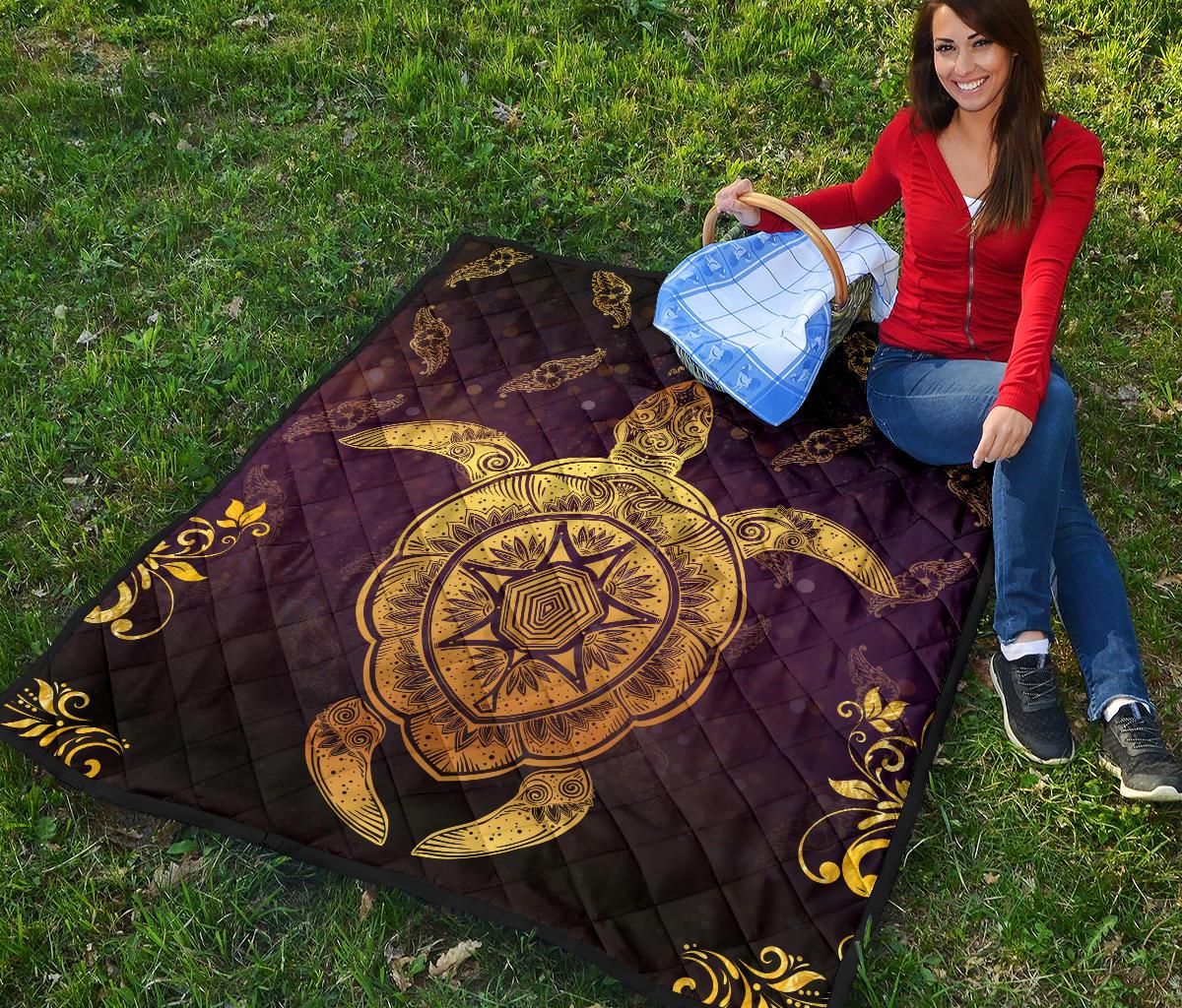 Turtle Golden Royal Premium Quilt - Polynesian Pride