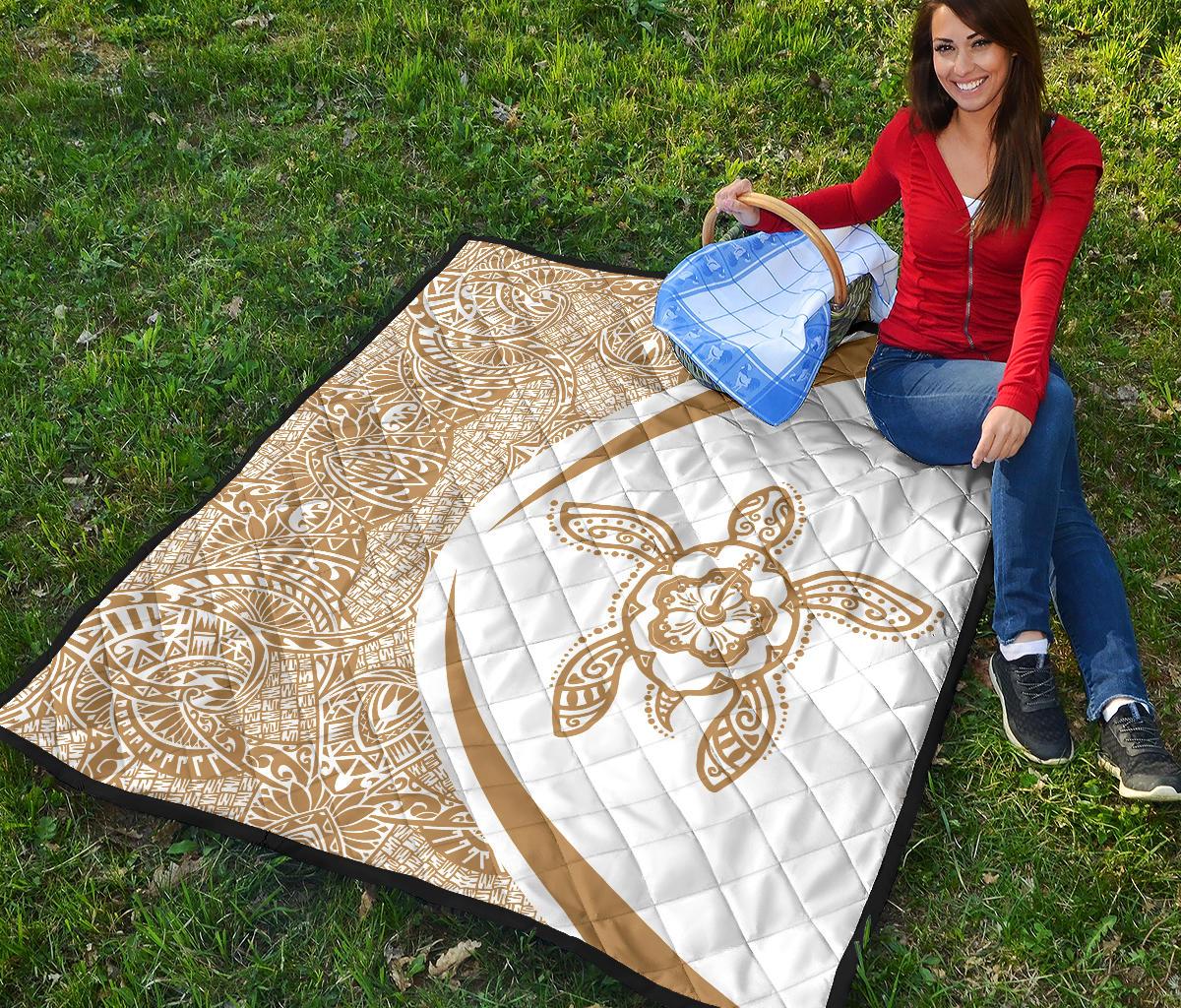 Hawaii Turtle Polynesian White Premium Quilt - Circle Style - Polynesian Pride
