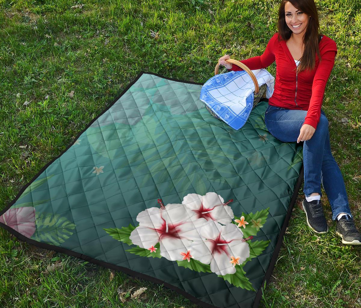 White Hibiscus Premium Quilt - Polynesian Pride
