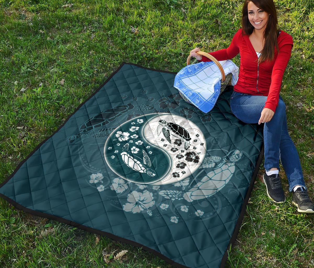 Turtle Yinyang Premium Quilt - Polynesian Pride