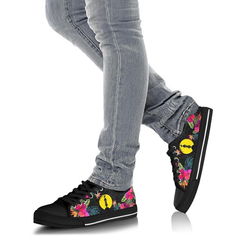 New Caledonia Low Top Shoe - Hibiscus Polynesian Pattern - Polynesian Pride