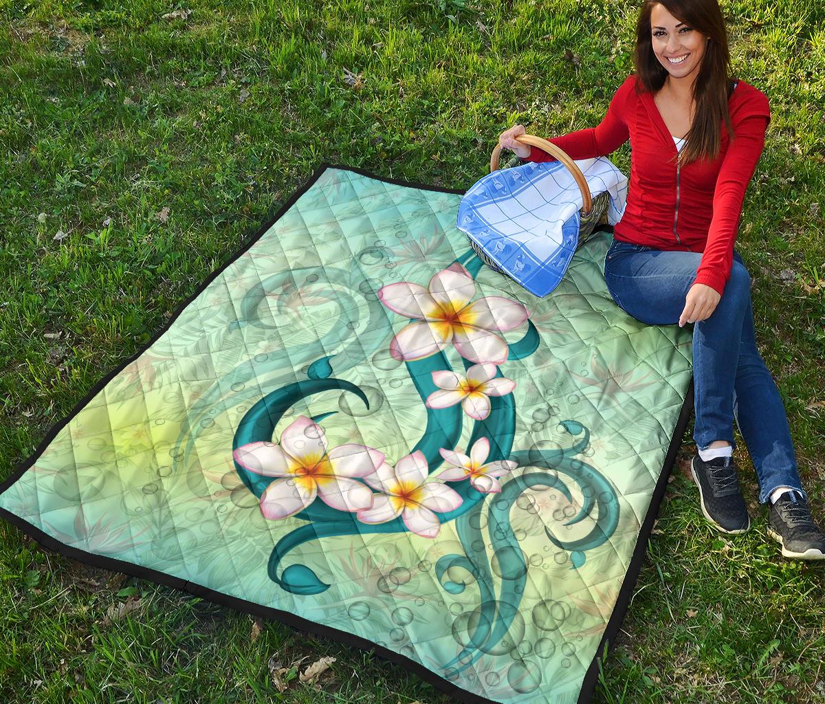 Hawaii Plumeria Premium Quilt - Polynesian Pride