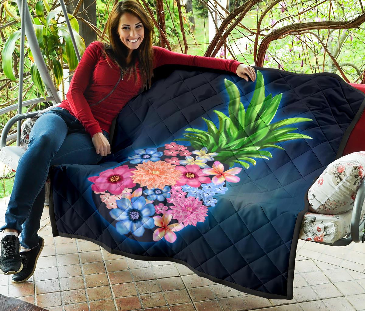Pineapple Hibiscus Pattern Premium Quilt - Polynesian Pride