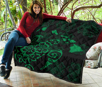 Turtle Hibiscus Map Green Premium Quilt - Polynesian Pride