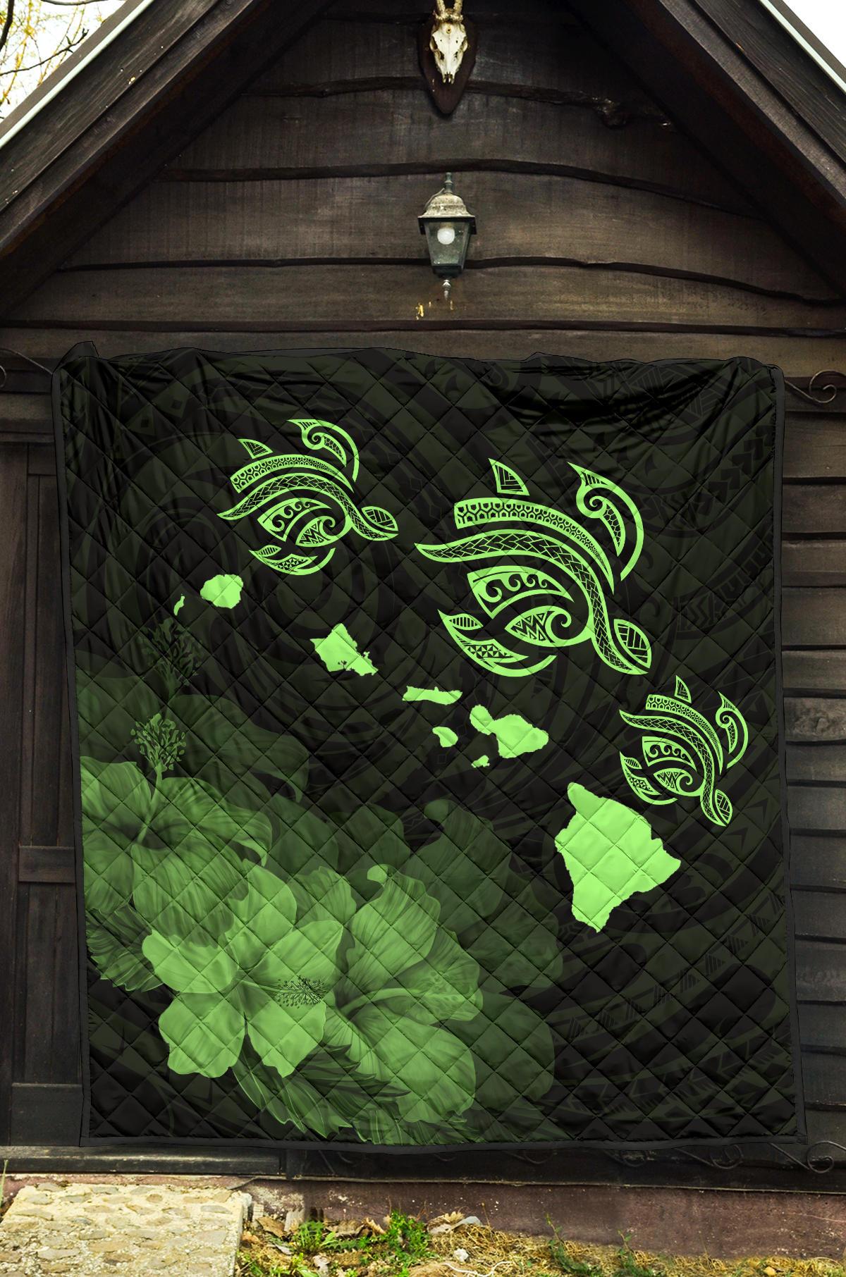 Hawaii Hibiscus Map Hidden Polynesian Green Premium Quilt - Polynesian Pride