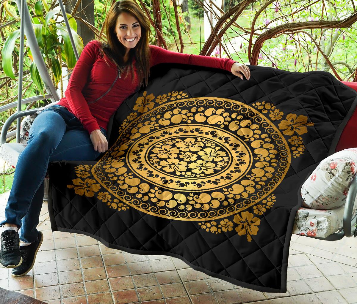 Hibiscus Gold Circle Tapestry Premium Quilt - Polynesian Pride