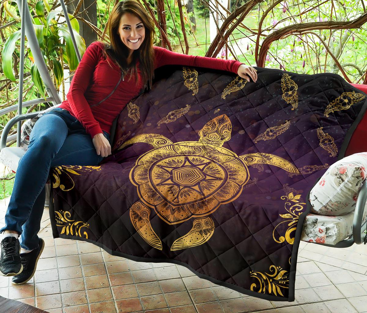 Turtle Golden Royal Premium Quilt - Polynesian Pride