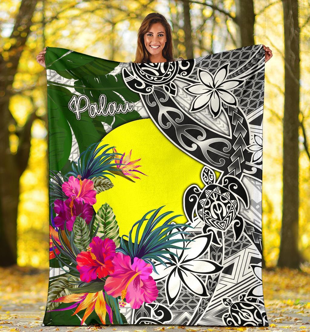 Palau Premium Blanket White - Turtle Plumeria Banana Leaf - Polynesian Pride