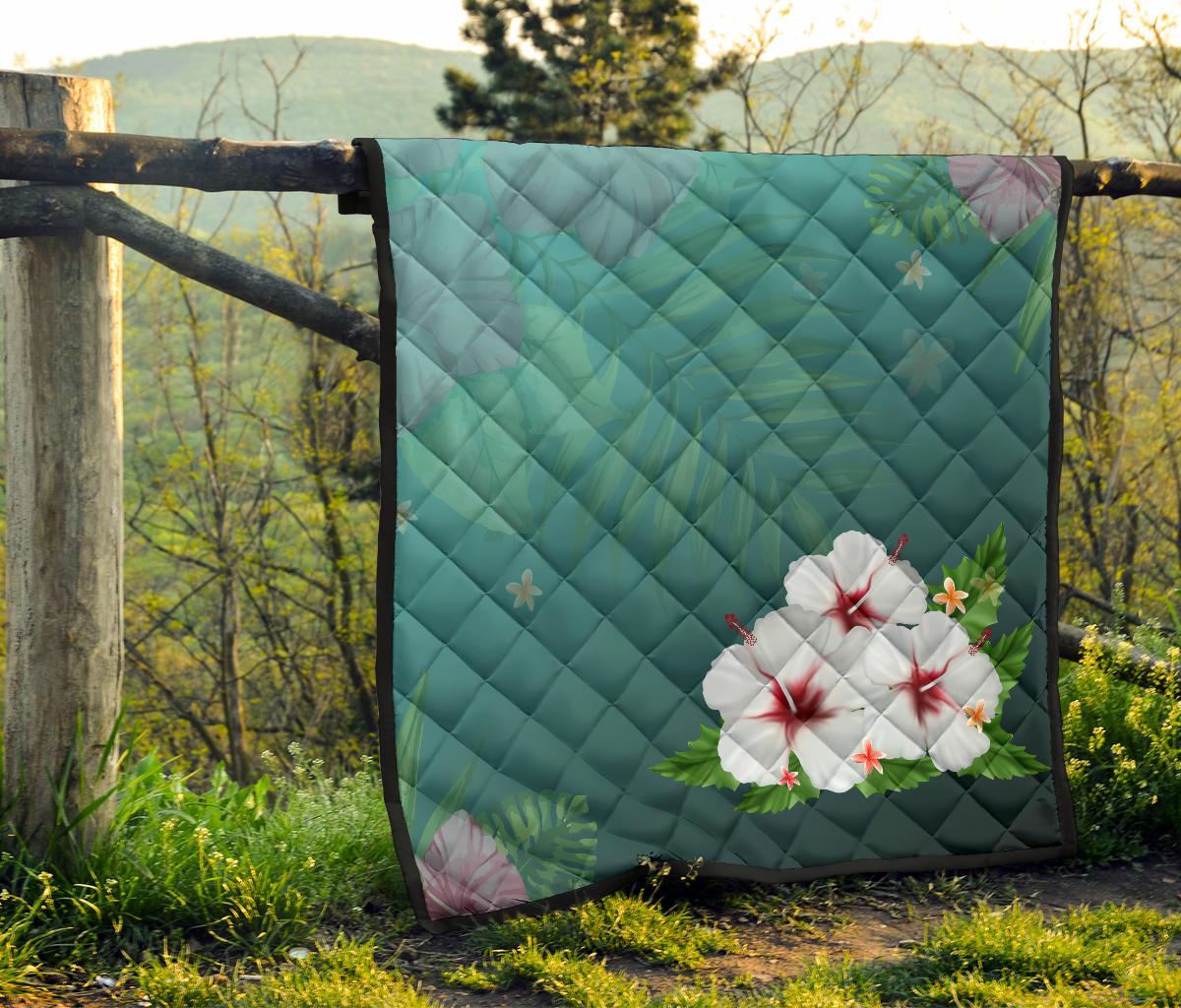 White Hibiscus Premium Quilt - Polynesian Pride