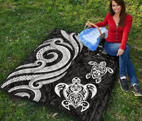Fiji Polynesian Premium Quilt - White Tentacle Turtle Crest - Polynesian Pride