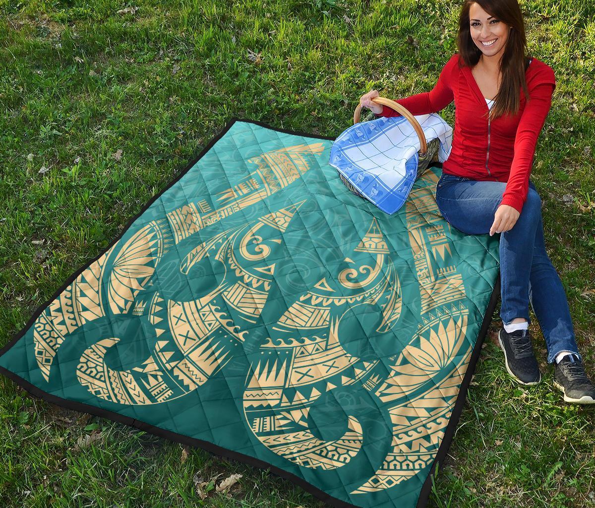 New Zealand Maori Hei Matau Tattoo Premium Quilt - Polynesian Pride