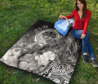 Federated States of Micronesia Premium Quilts - Humpback Whale with Tropical Flowers (White) - Polynesian Pride