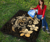 Hibiscus Plumeria Mix Polynesian Gold Turtle Premium Quilt - Polynesian Pride