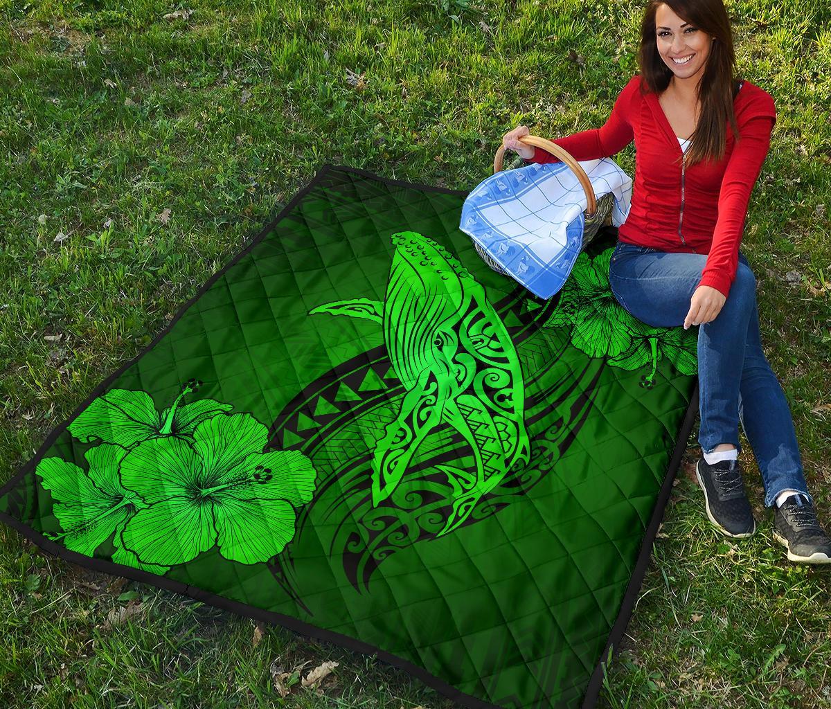 Hawaii Whale Swim Poly Green Premium Quilt - Polynesian Pride