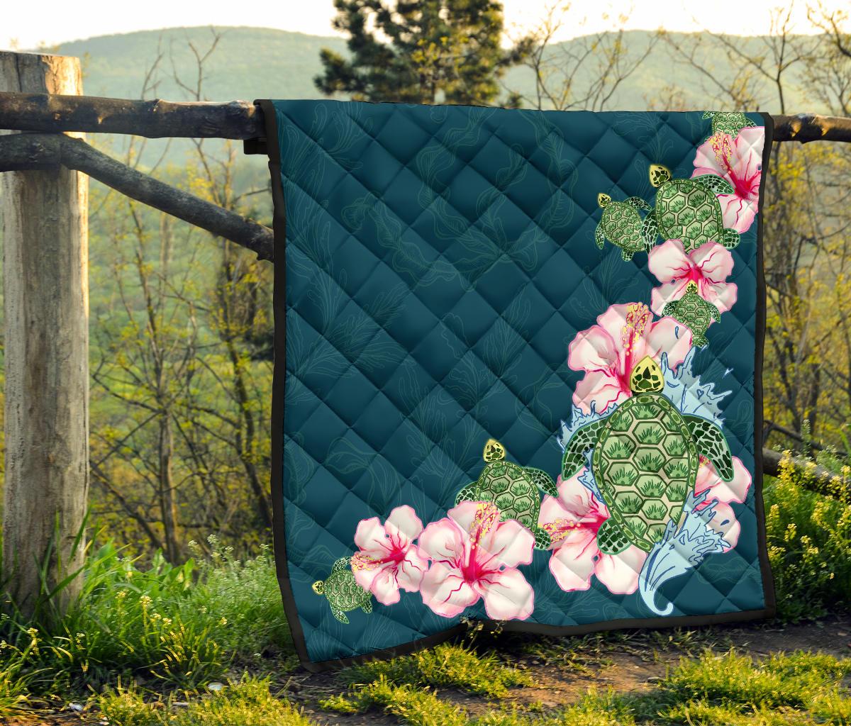 Hibiscus Turtle Dance Premium Quilt - Polynesian Pride