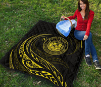 Hawaii Coat Of Arms Premium Quilt - Yellow - Frida Style - Polynesian Pride