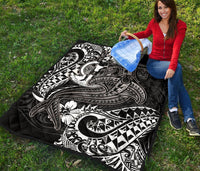 Vanuatu Polynesian Premium Quilt - White Shark Polynesian Tattoo - Polynesian Pride