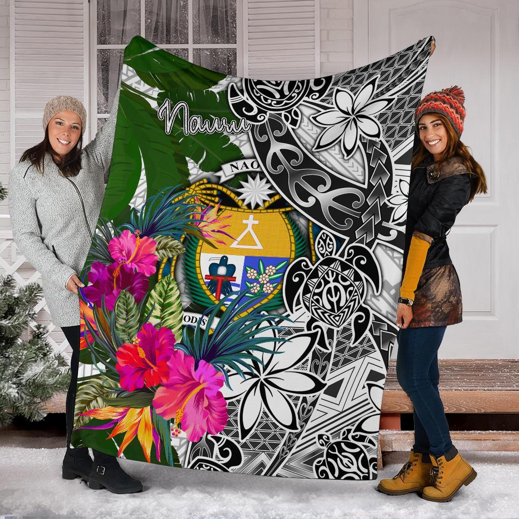 Nauru Premium Blanket White - Turtle Plumeria Banana Leaf Crest White - Polynesian Pride
