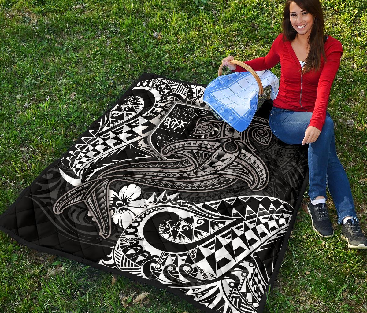 Fiji Premium Quilt - White Shark Polynesian Tattoo - Polynesian Pride