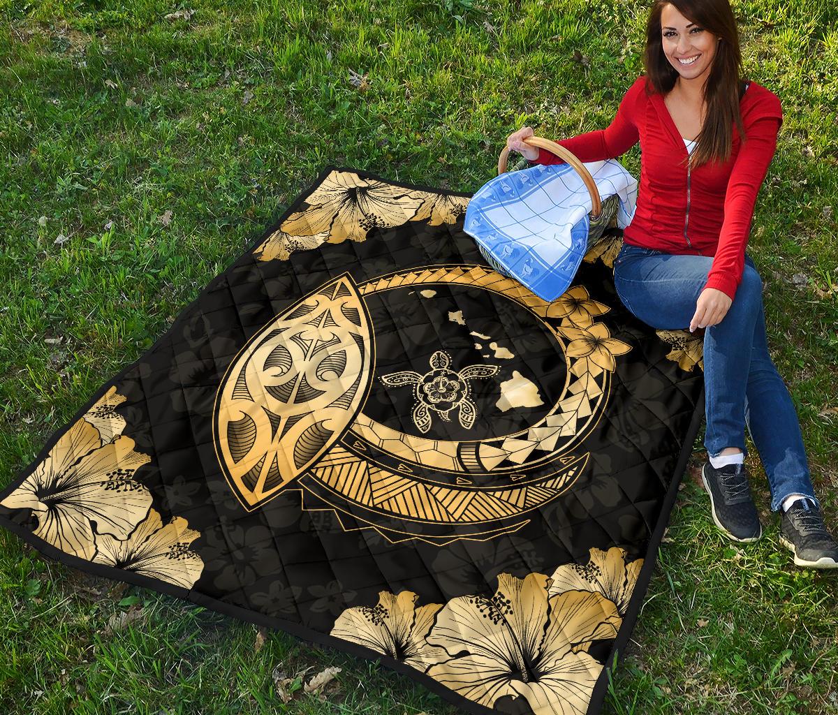 Hawaii Hibiscus Map Hidden Polynesian Hidden Gold Premium Quilt - Polynesian Pride