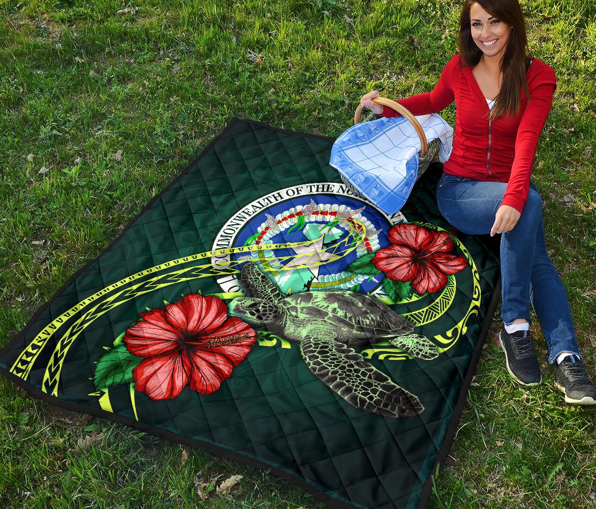 Northern Mariana Islands Polynesian Premium Quilt - Green Turtle Hibiscus - Polynesian Pride