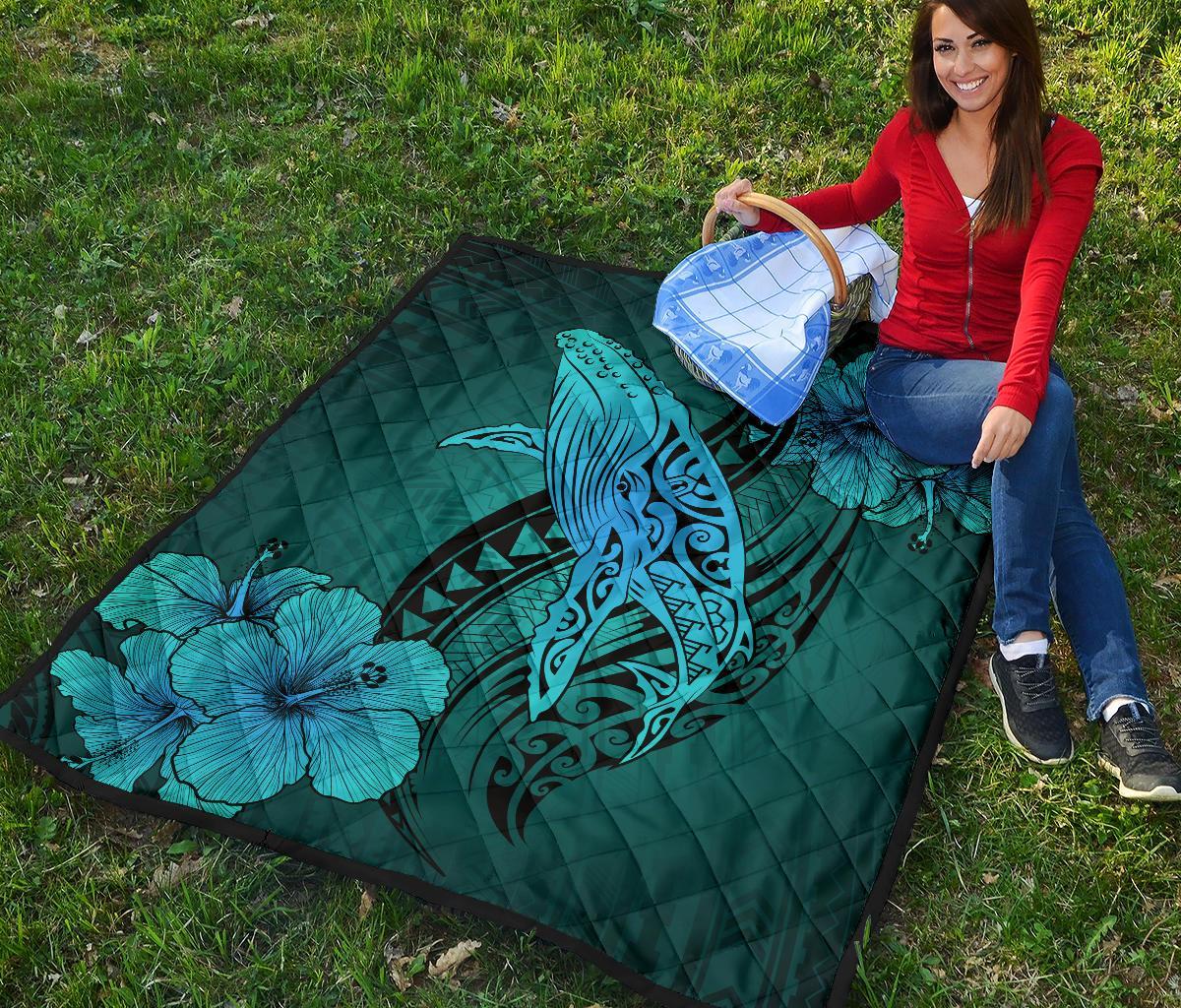 Hawaii Whale Swim Poly Turquoise Premium Quilt - Polynesian Pride