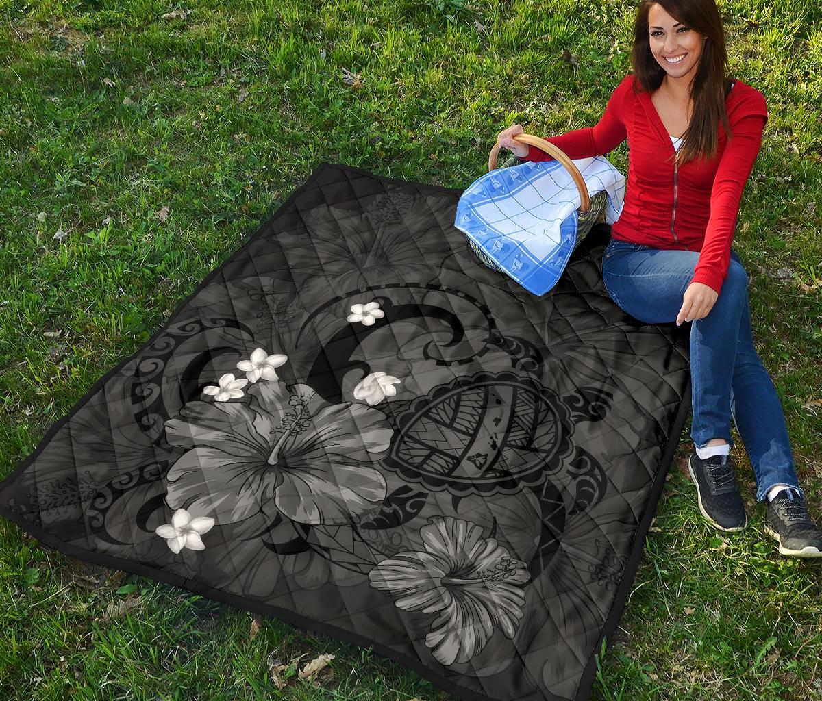 Hawaii Turtle Poly Tribal Gray Premium Quilt - Polynesian Pride