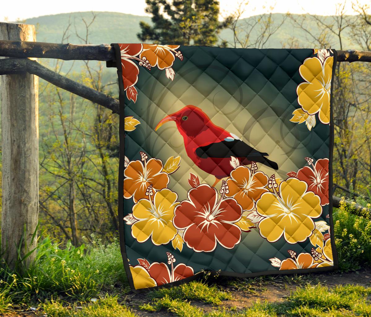 Honeycreeper Hibiscus Premium Quilt - Polynesian Pride