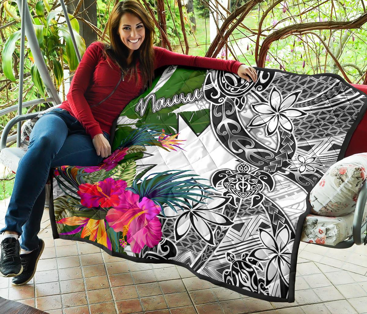 Nauru Premium Quilt White - Turtle Plumeria Banana Leaf - Polynesian Pride