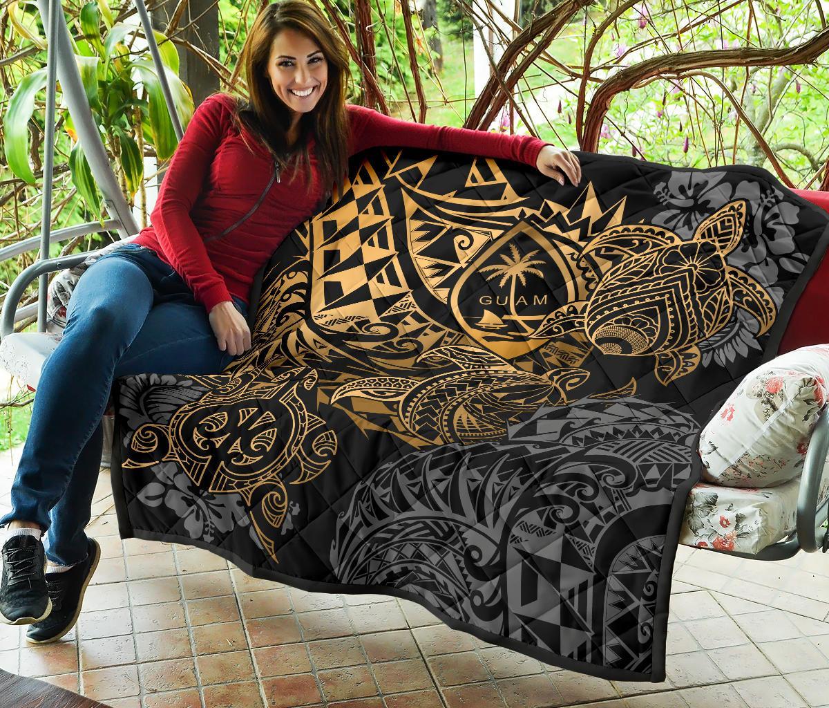 Guam Polynesian Premium Quilt - Gold Turtle Flowing - Polynesian Pride