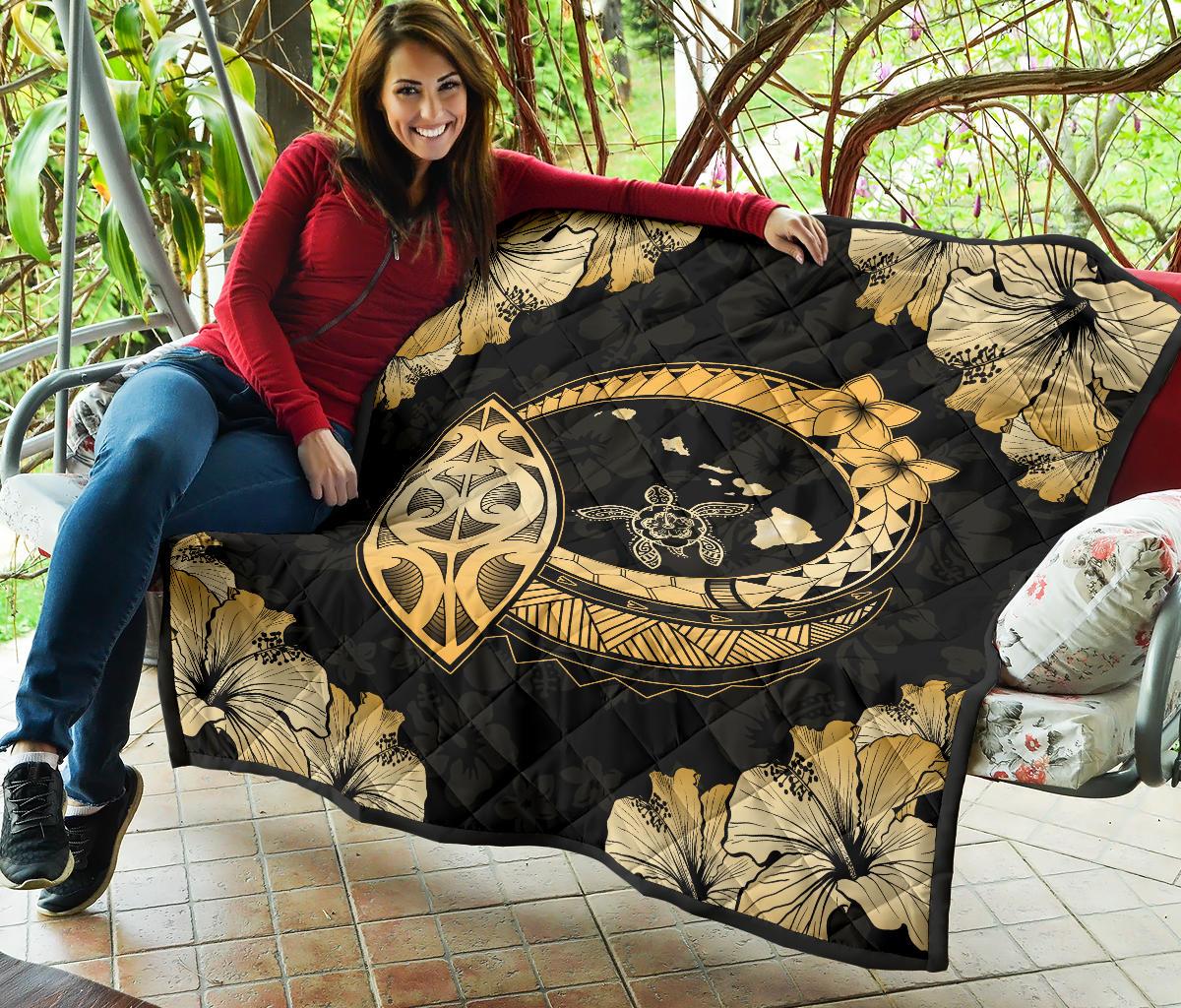 Hawaii Hibiscus Map Hidden Polynesian Hidden Gold Premium Quilt - Polynesian Pride