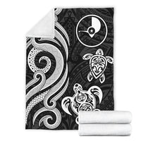 Yap Micronesian Premium Blanket - White Tentacle Turtle - Polynesian Pride