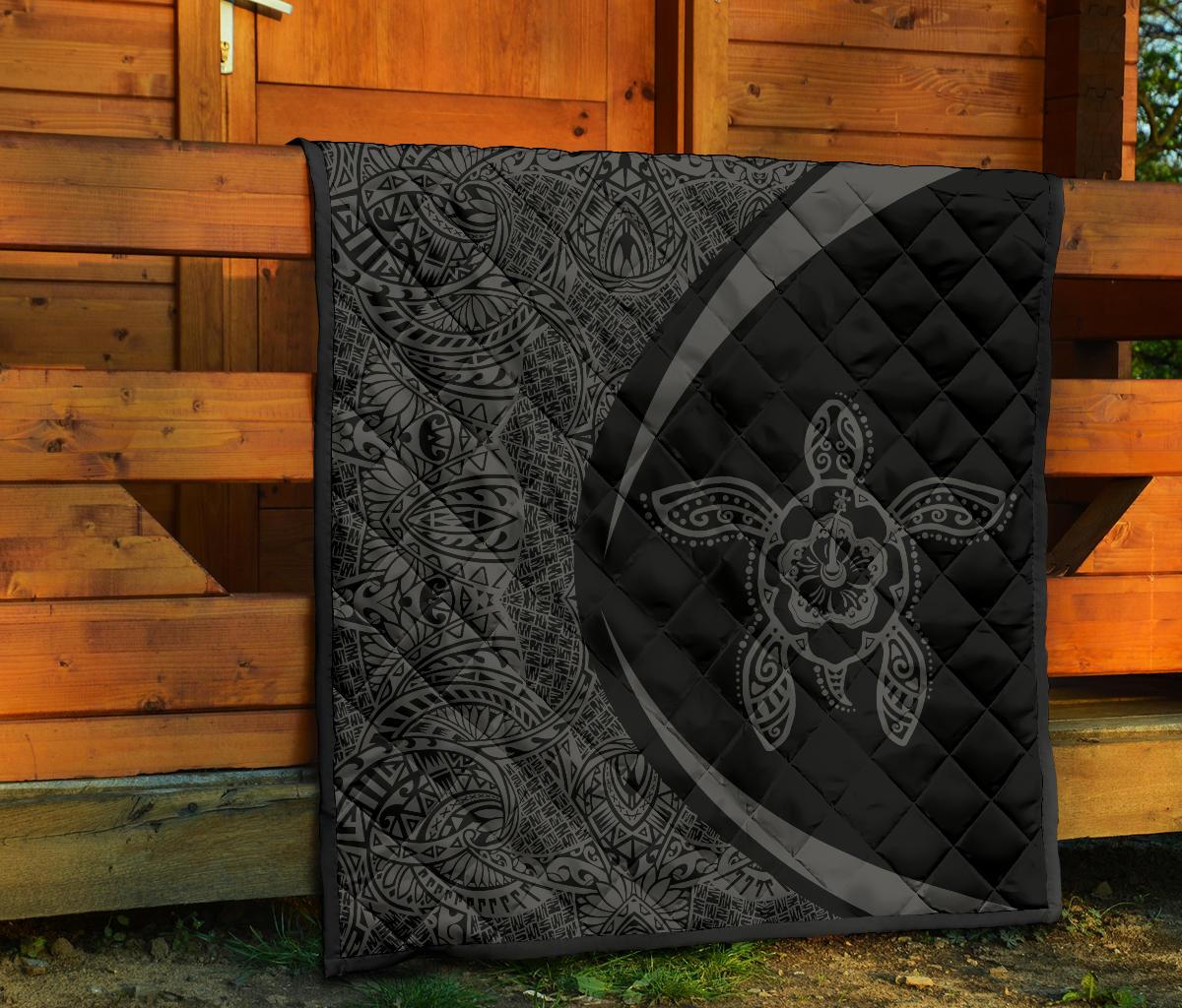 Hawaii Turtle Polynesian Grey Premium Quilt - Circle Style - Polynesian Pride