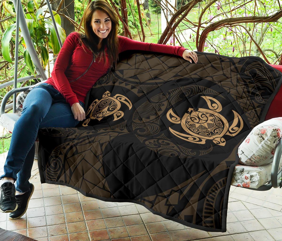 Hawaii Polynesian Turtle Premium Quilt Gold - Polynesian Pride
