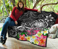 Hawaii Polynesian Premium Quilt - Turtle Plumeria (Black) - Polynesian Pride