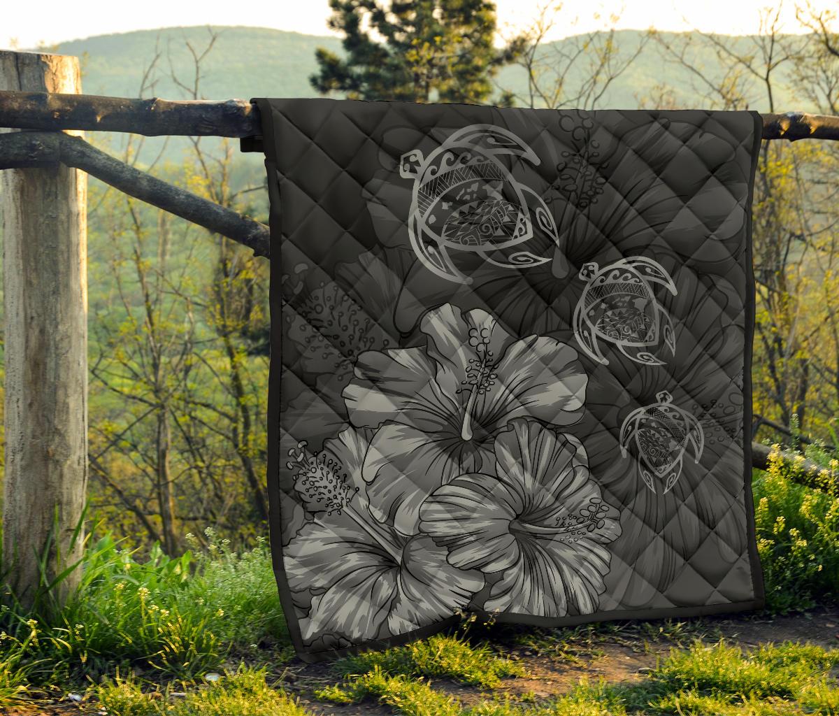 Hawaiian Map Turtle Hibiscus Vintage Polynesian Premium Quilt Gray - Polynesian Pride