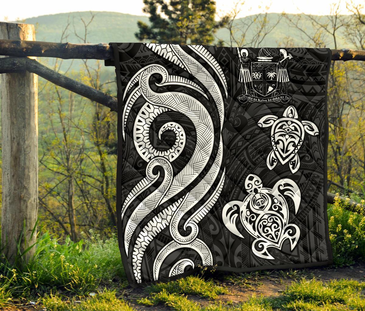 Fiji Polynesian Premium Quilt - White Tentacle Turtle Crest - Polynesian Pride