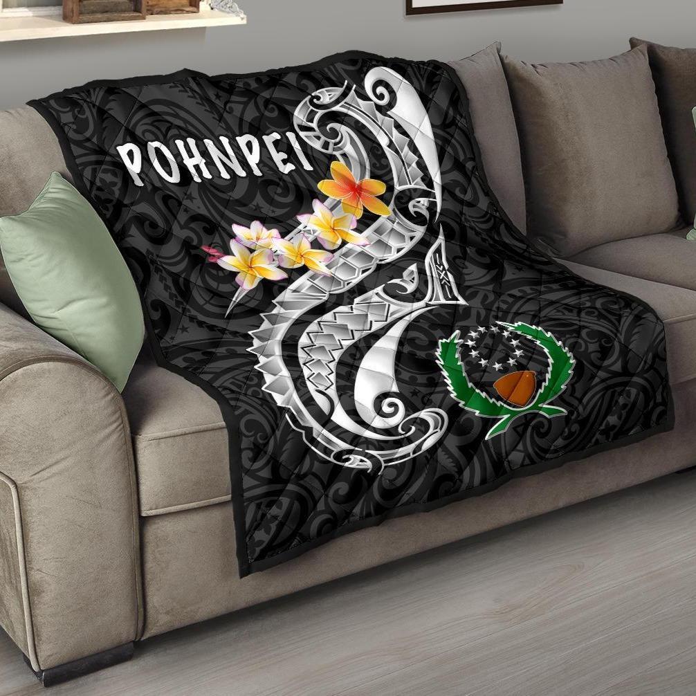 Pohnpei Premium Quilt - Pohnpei Seal Polynesian Patterns Plumeria (Black) Black - Polynesian Pride