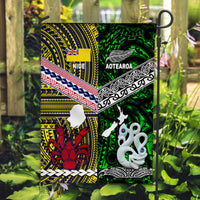 New Zealand And Niue Flag Together - Green LT8 House Flag - Polynesian Pride