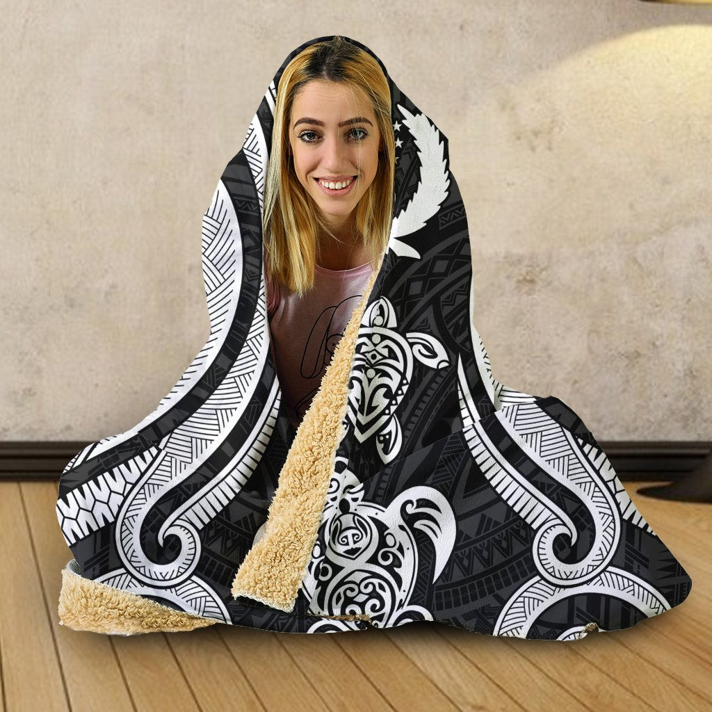 Pohnpei Hooded Blanket - White Tentacle Turtle Hooded Blanket White - Polynesian Pride